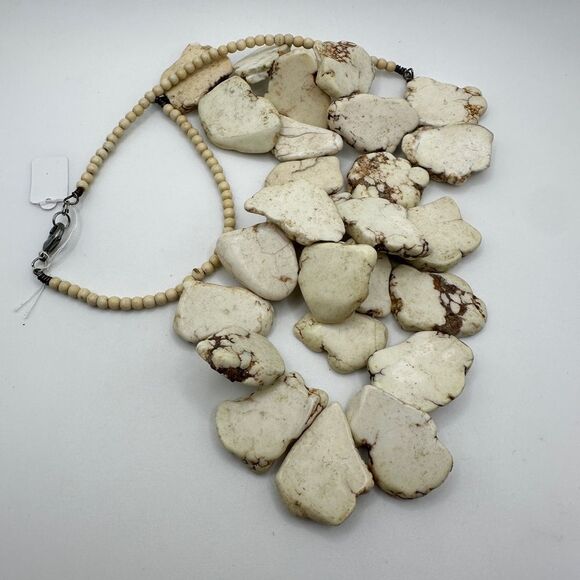 26" of all Howlite, statement necklace with silver tone hardware! - Picture 1 of 13